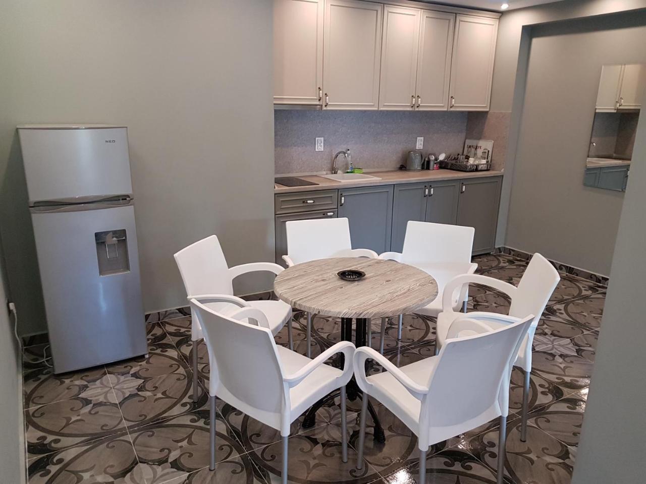 Deluxe Two-Bedroom Apartment Balcony Riverside Anex Building