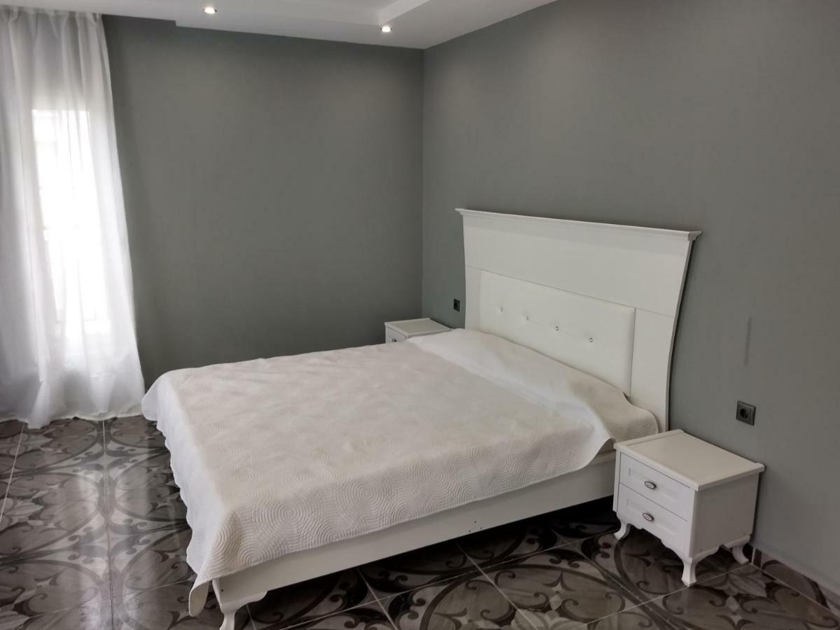 Deluxe One-Bedroom Apartment Balcony Riverside Anex Building